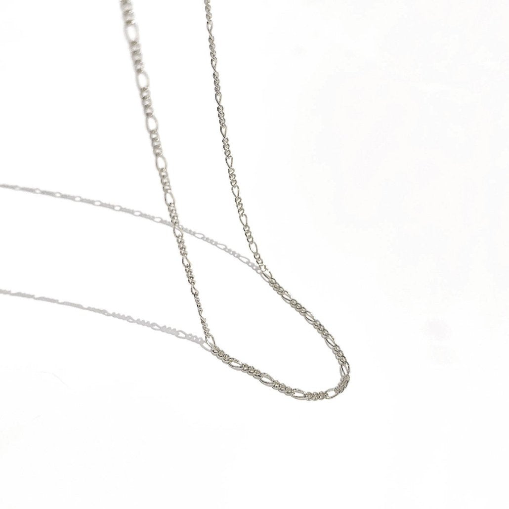 18k-vermeil-white-gold-figaro-chain
