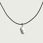 Baroque_pearl_cord_necklace_for_fall-detail