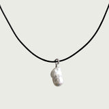 Baroque_pearl_cord_necklace_for_fall-detail