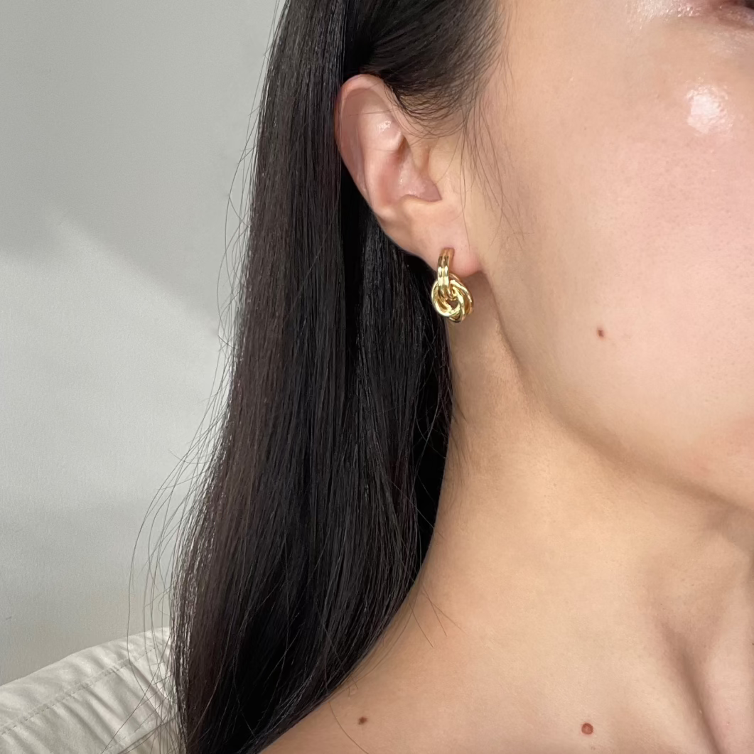 knot earring, gold knot earring, knot detail earring, mini knot earring