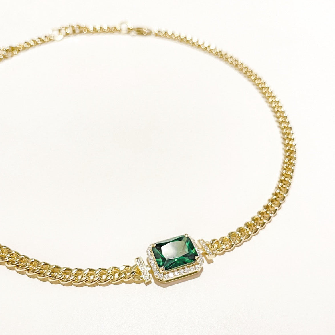 curb chain emerald, fine jewelry, gold emerald curb chain, emerald chain design, statement emerald chain gold, emerald chain aesthetic, gold chain aesthetic, emerald chain gold, statement chain layered, gold emerald chain gold minimalist jewelry. white gold emerald chain, holiday gift, gifts for her