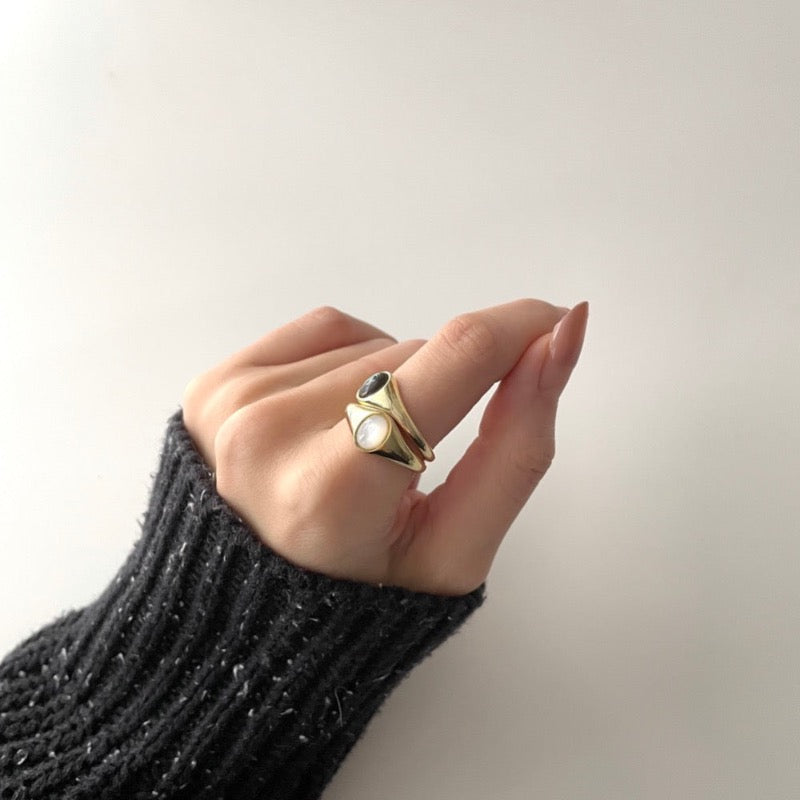 Signet ring, pearl signet ring, mother of pearl signet ring, open size pearl signet ring, white mother of pearl signet ring, vermeil signet ring, 18k vermeil pearl signet ring