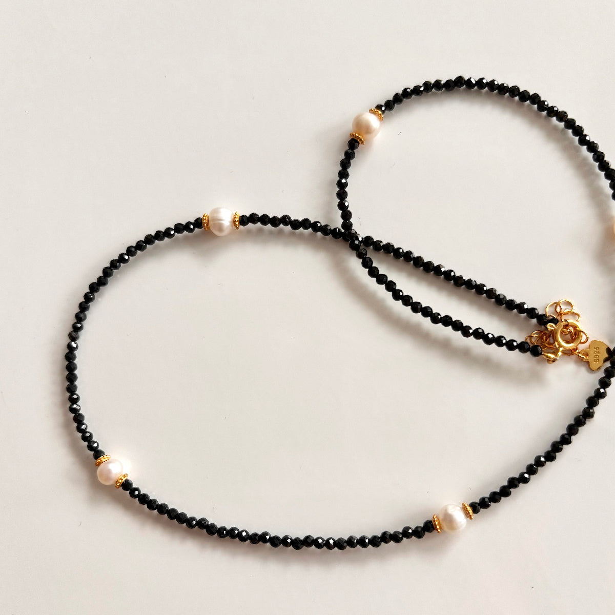 Black Spinel Beaded Necklace With Pearls Detail_Fall Necklace