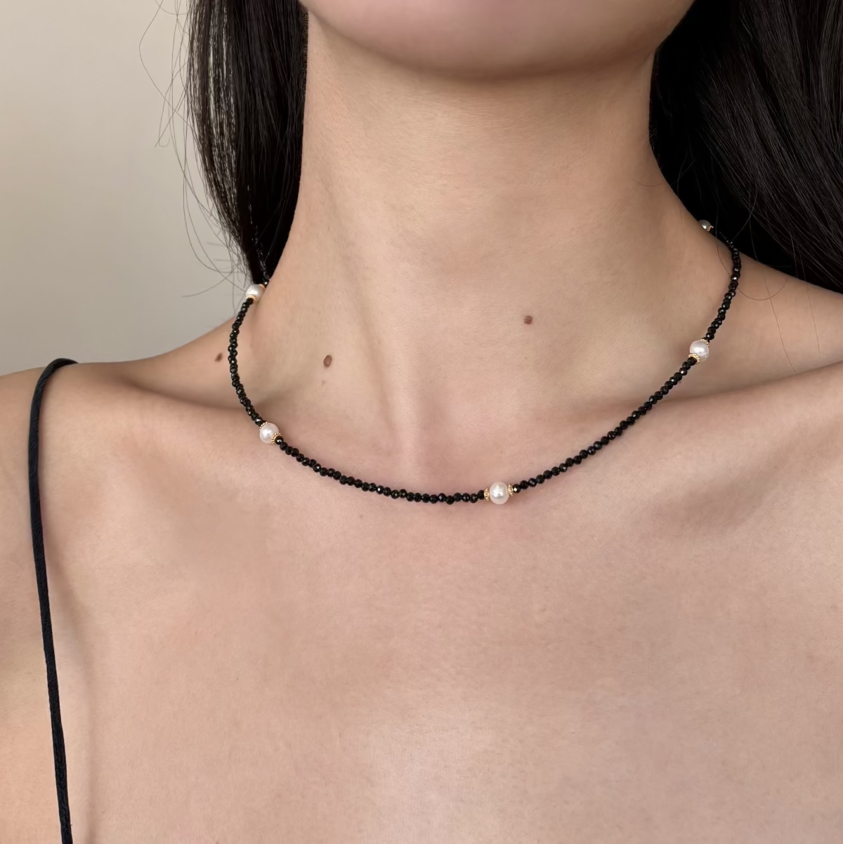 Black Spinel Beaded Necklace With Pearls Detail_Fall Necklace