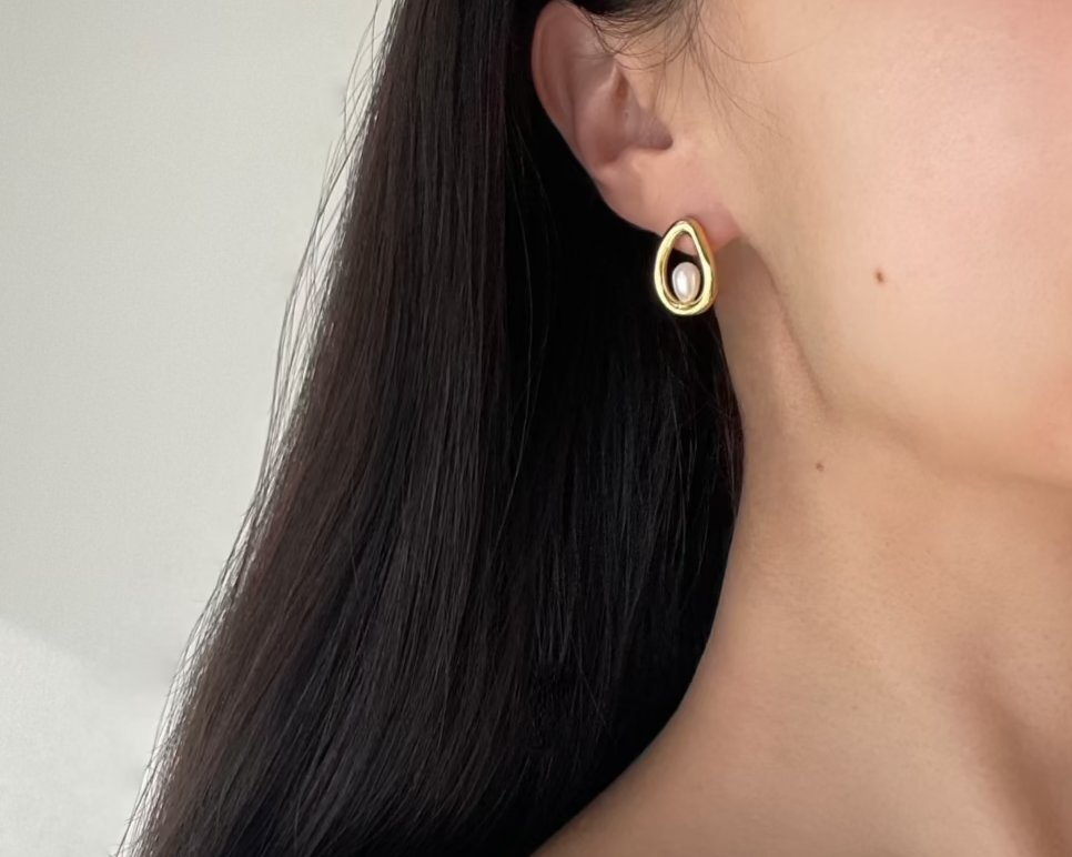 pearl tear-drop earring, pearl earring, tear drop earl earring, gold pearl earring