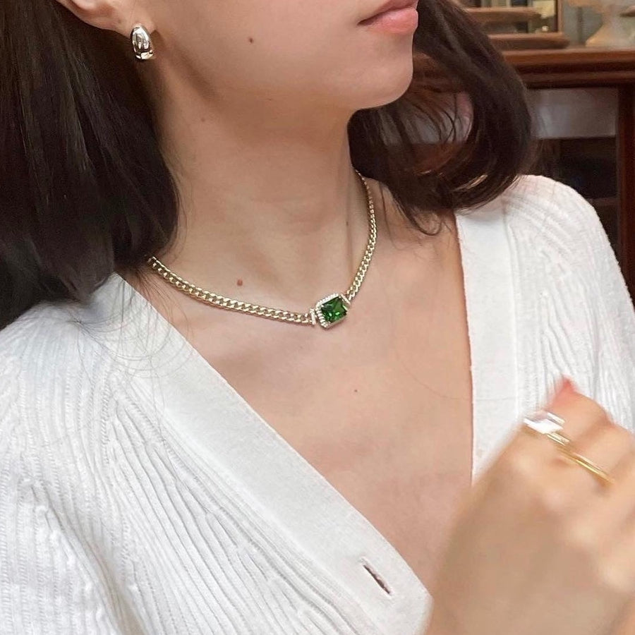 curb chain emerald, fine jewelry, gold emerald curb chain, emerald chain design, statement emerald chain gold, emerald chain aesthetic, gold chain aesthetic, emerald chain gold, statement chain layered, gold emerald chain gold minimalist jewelry. white gold emerald chain, holiday gift, gifts for her