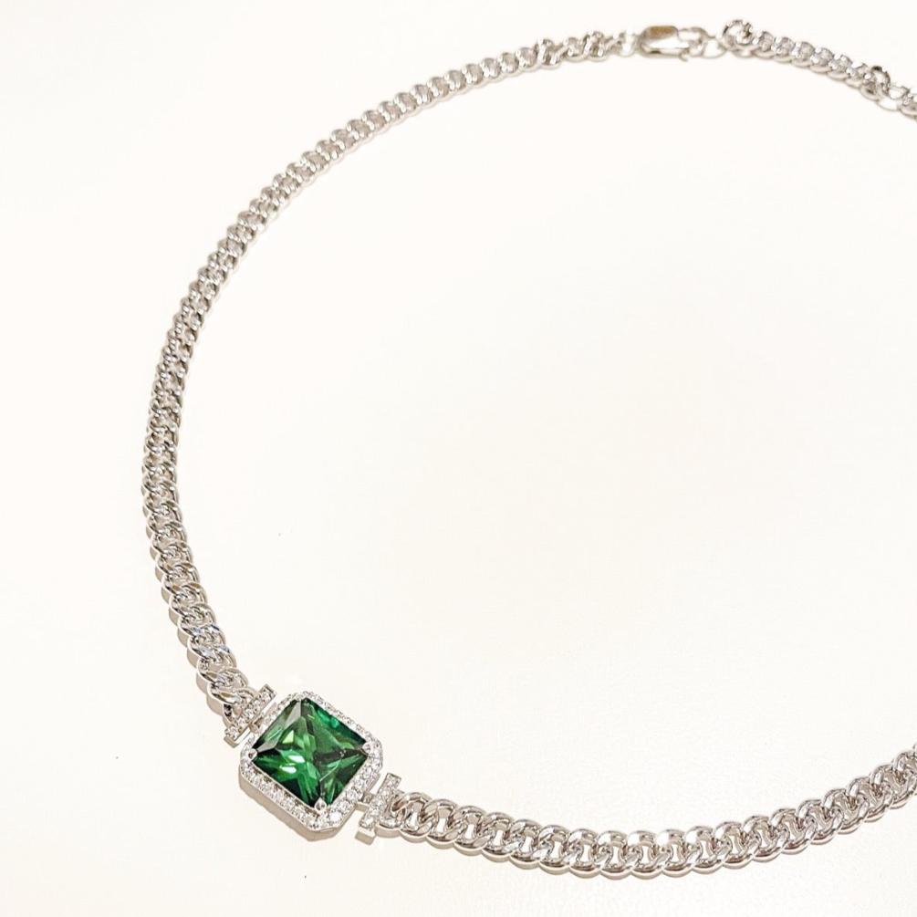 curb chain emerald, fine jewelry, gold emerald curb chain, emerald chain design, statement emerald chain gold, emerald chain aesthetic, gold chain aesthetic, emerald chain gold, statement chain layered, gold emerald chain gold minimalist jewelry. white gold emerald chain, holiday gift, gifts for her