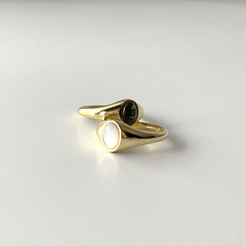 Signet ring, pearl signet ring, mother of pearl signet ring, open size pearl signet ring, white mother of pearl signet ring, vermeil signet ring, 18k vermeil pearl signet ring