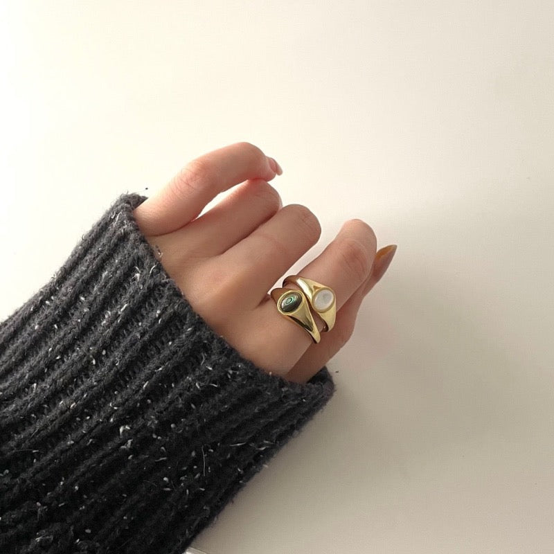 Signet ring, pearl signet ring, mother of pearl signet ring, open size pearl signet ring, white mother of pearl signet ring, vermeil signet ring, 18k vermeil pearl signet ring